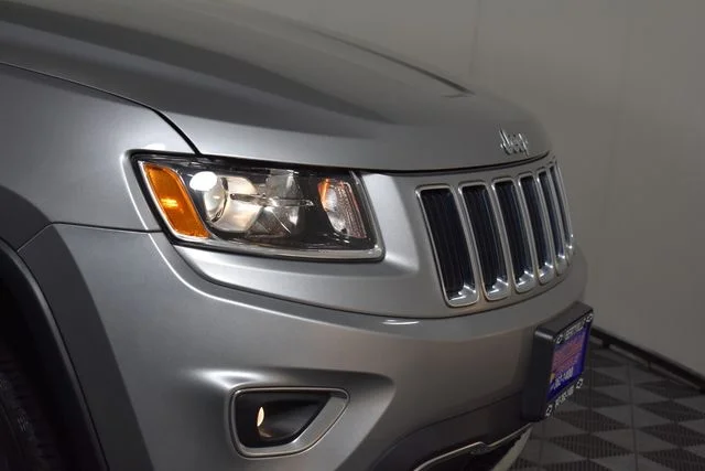 Used 2016 Silver Jeep Limited image 13
