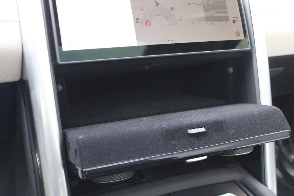 Certified Used 2025  Land Rover Dynamic SE image 29