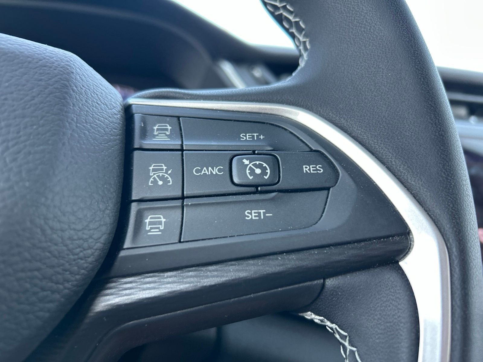Used 2023 Red Jeep Laredo image 15