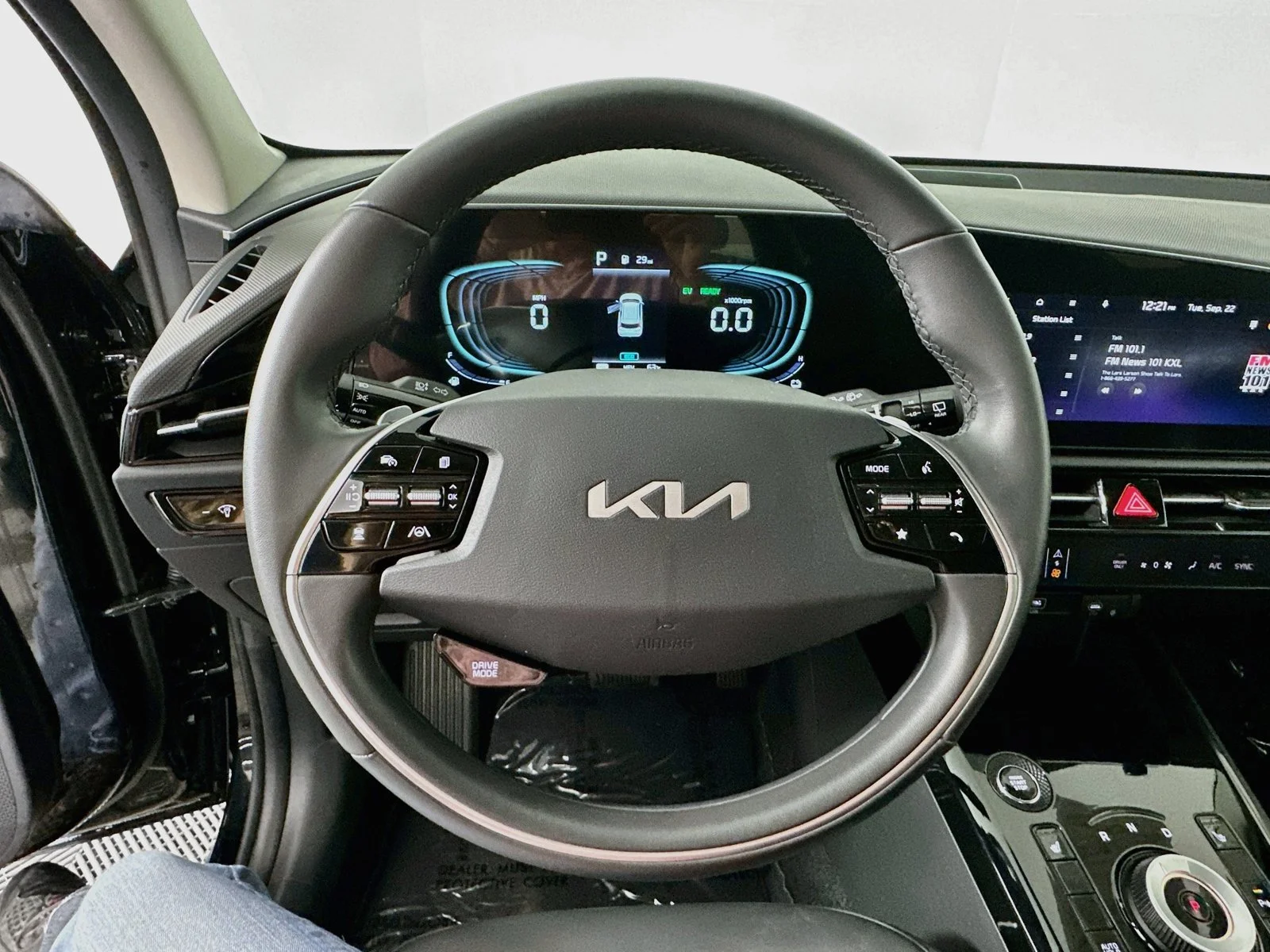 Used 2025 Aurora Black Pearl Kia EX image 12