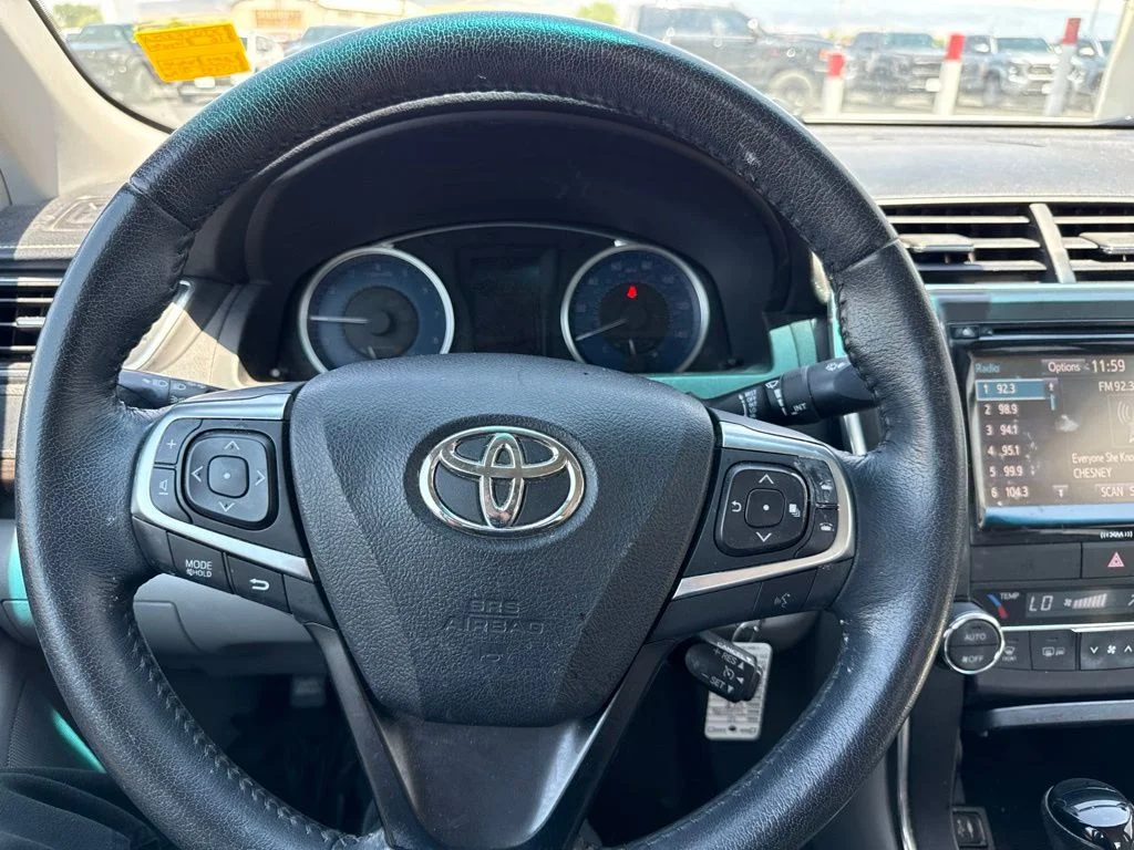 Used 2016 White Toyota XLE image 19