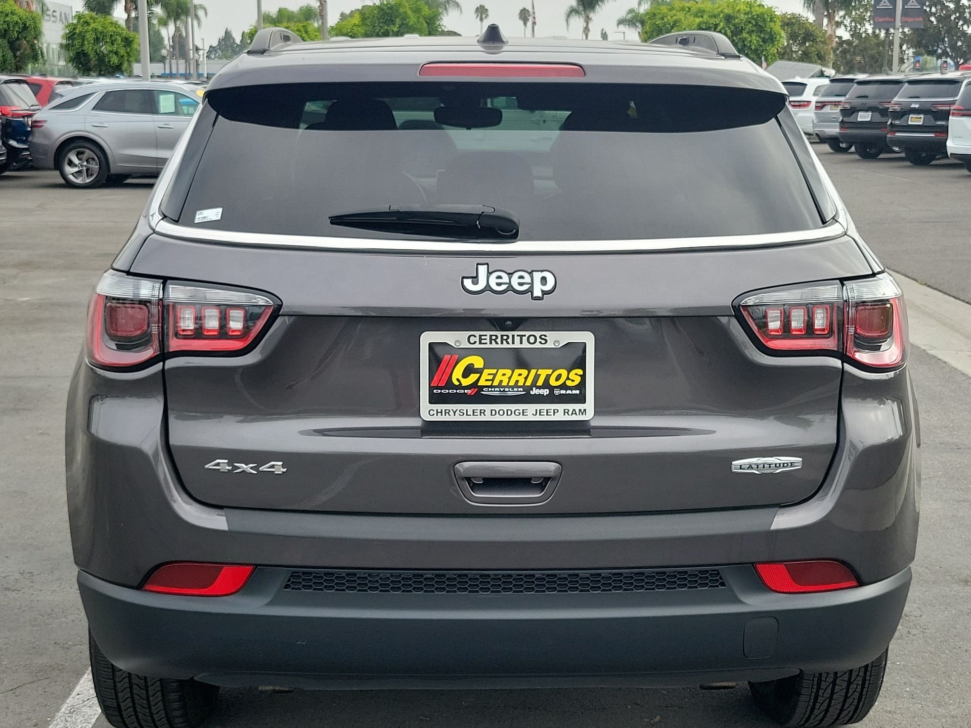 Certified Used 2024  Jeep Latitude image 3