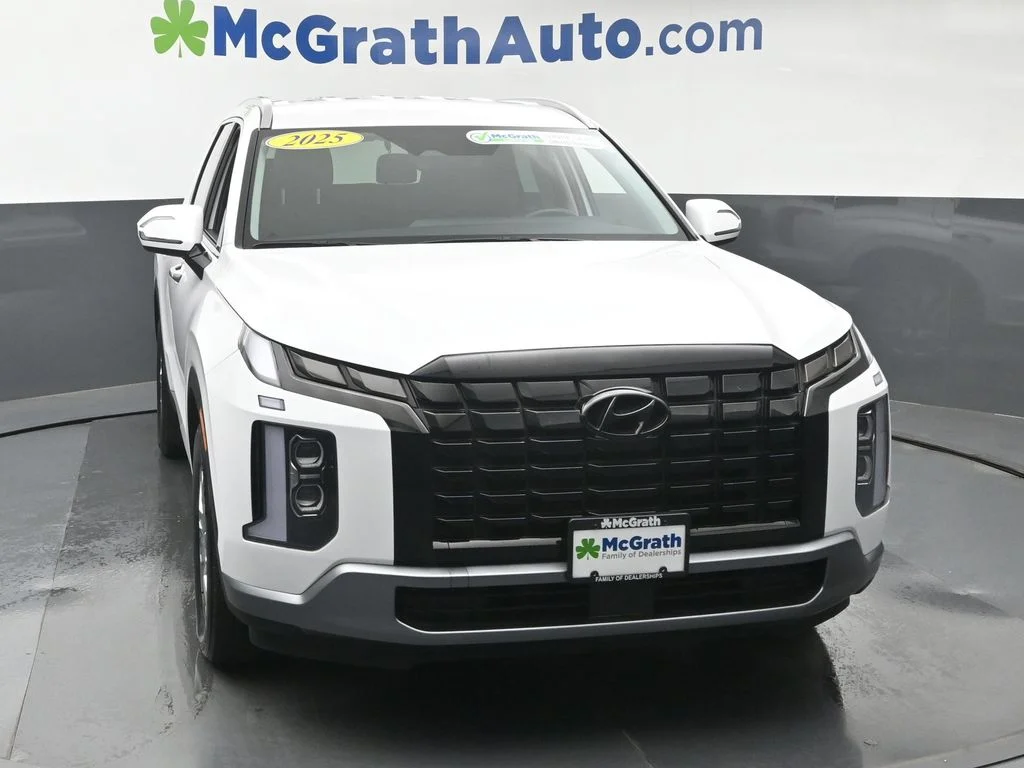 Used 2025 White Hyundai SEL image 5