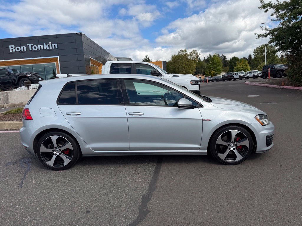 Used 2015  Volkswagen 2.0T S image 8