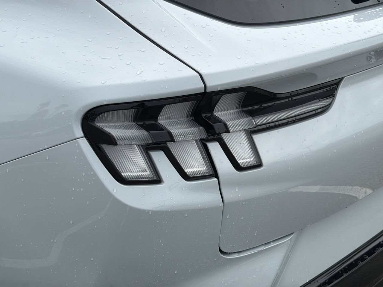Used 2023 White Metallic Ford Premium image 7