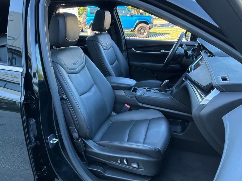 Used 2023 Stellar Black Metallic Cadillac Premium Luxury image 31