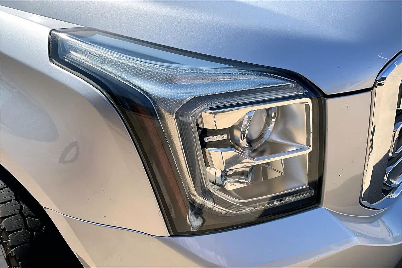 Used 2018 Quicksilver Metallic GMC SLT image 26
