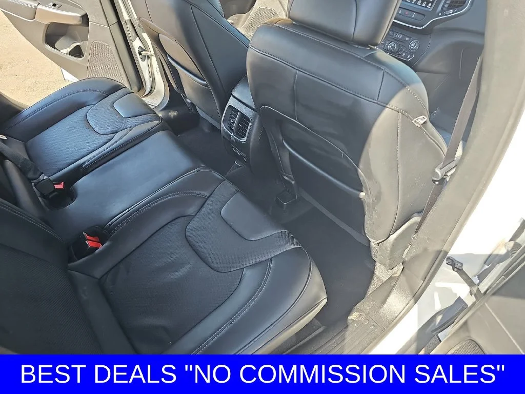 Used 2021 Bright White Clearcoat Jeep Latitude Lux image 11