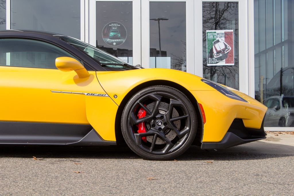 Used 2022 Yellow Maserati Base image 6
