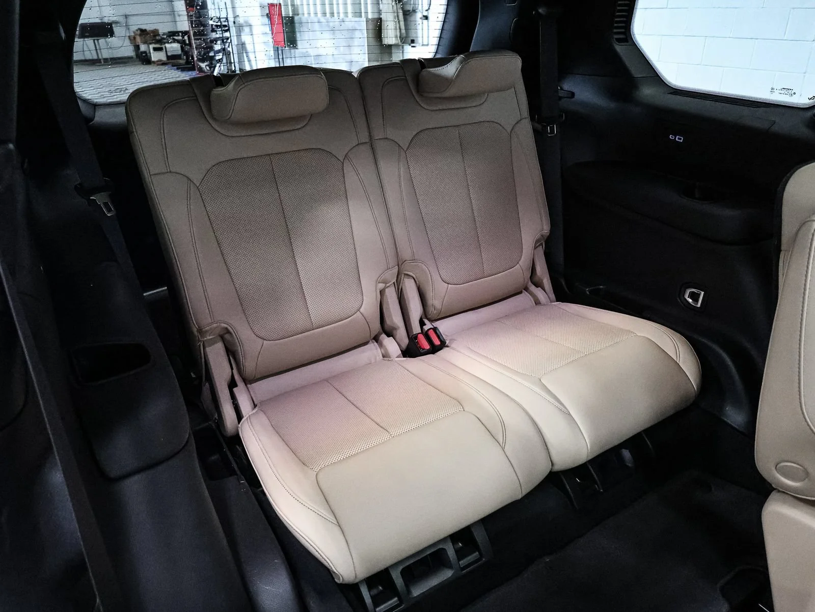 Used 2023 Gray Jeep Limited 4x4 image 25