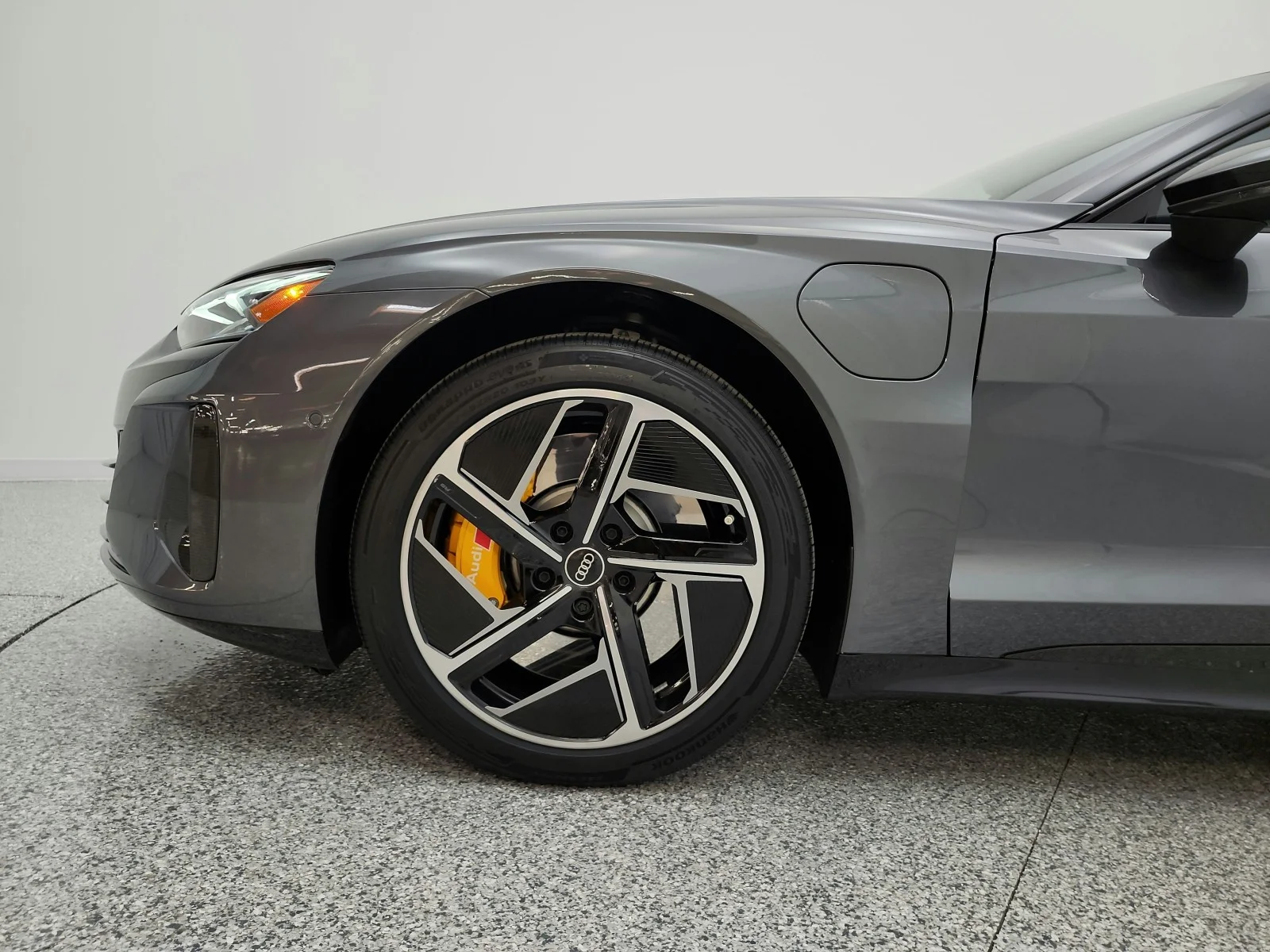Used 2024 Daytona Gray Pearl Effect Audi quattro image 36