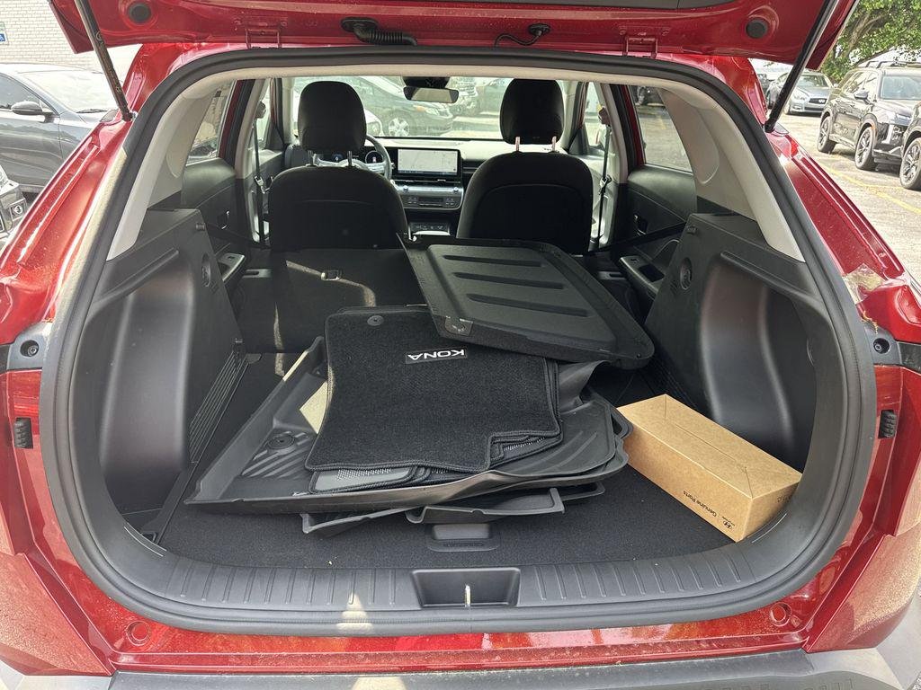 2025 Hyundai Kona EV SEL - Photo 18