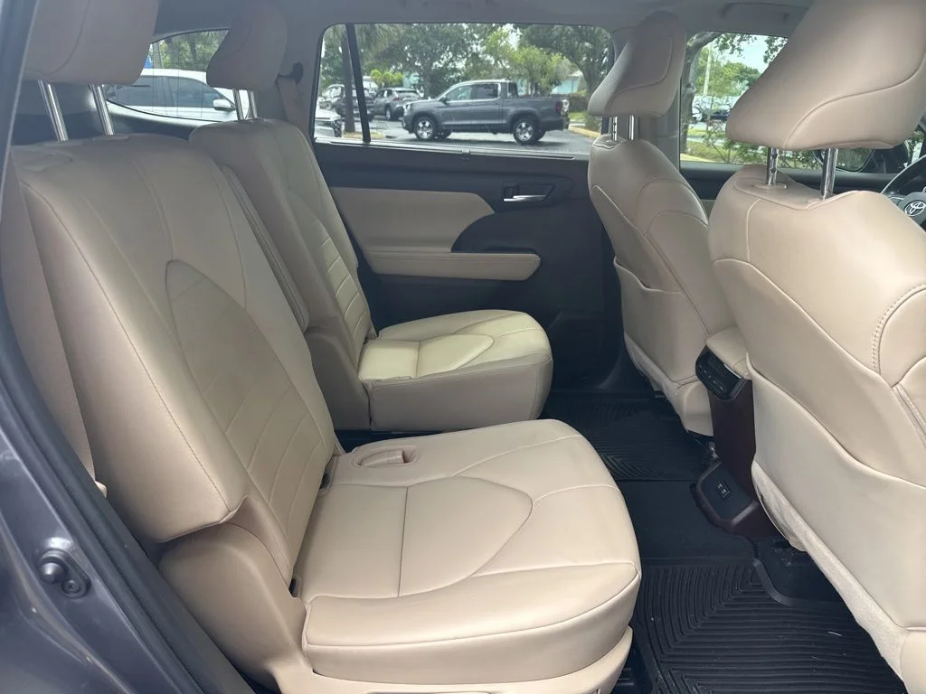 Used 2020 Magnetic Gray Metallic Toyota XLE image 38