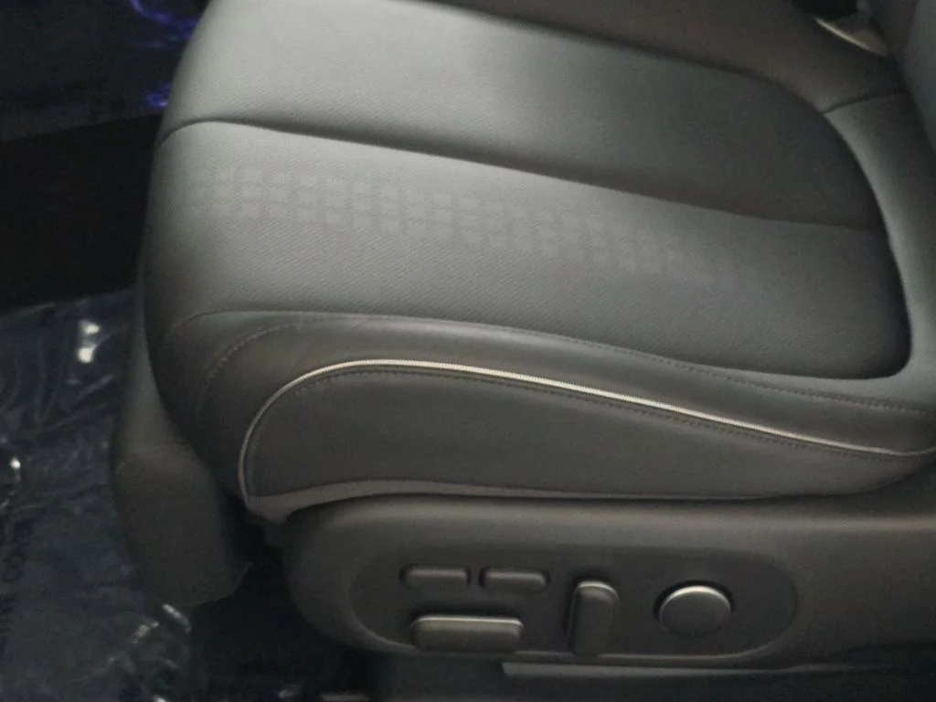 Used 2024 Green Hyundai Limited image 31