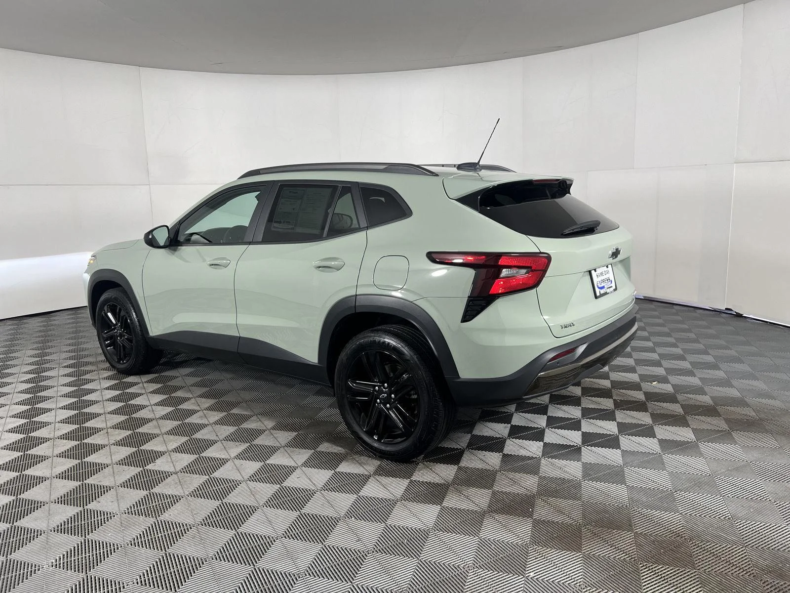 Used 2025 Cacti Green Chevrolet ACTIV image 2
