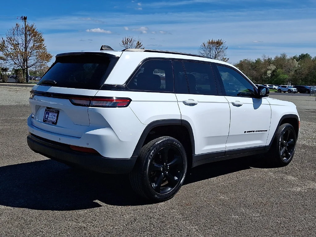 Used 2023 Bright White Clearcoat Jeep Altitude image 12