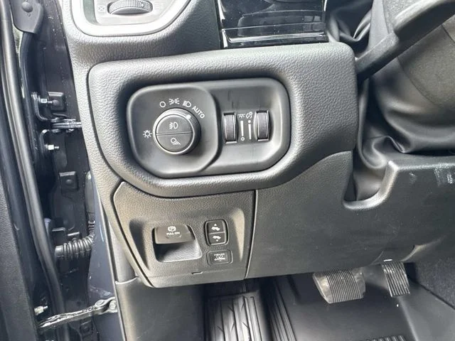 New 2026 Blue Ram Laramie image 23