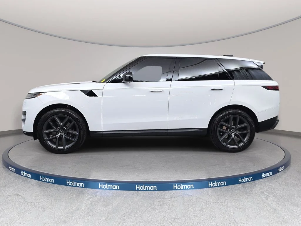 Used 2024  Land Rover SE image 9
