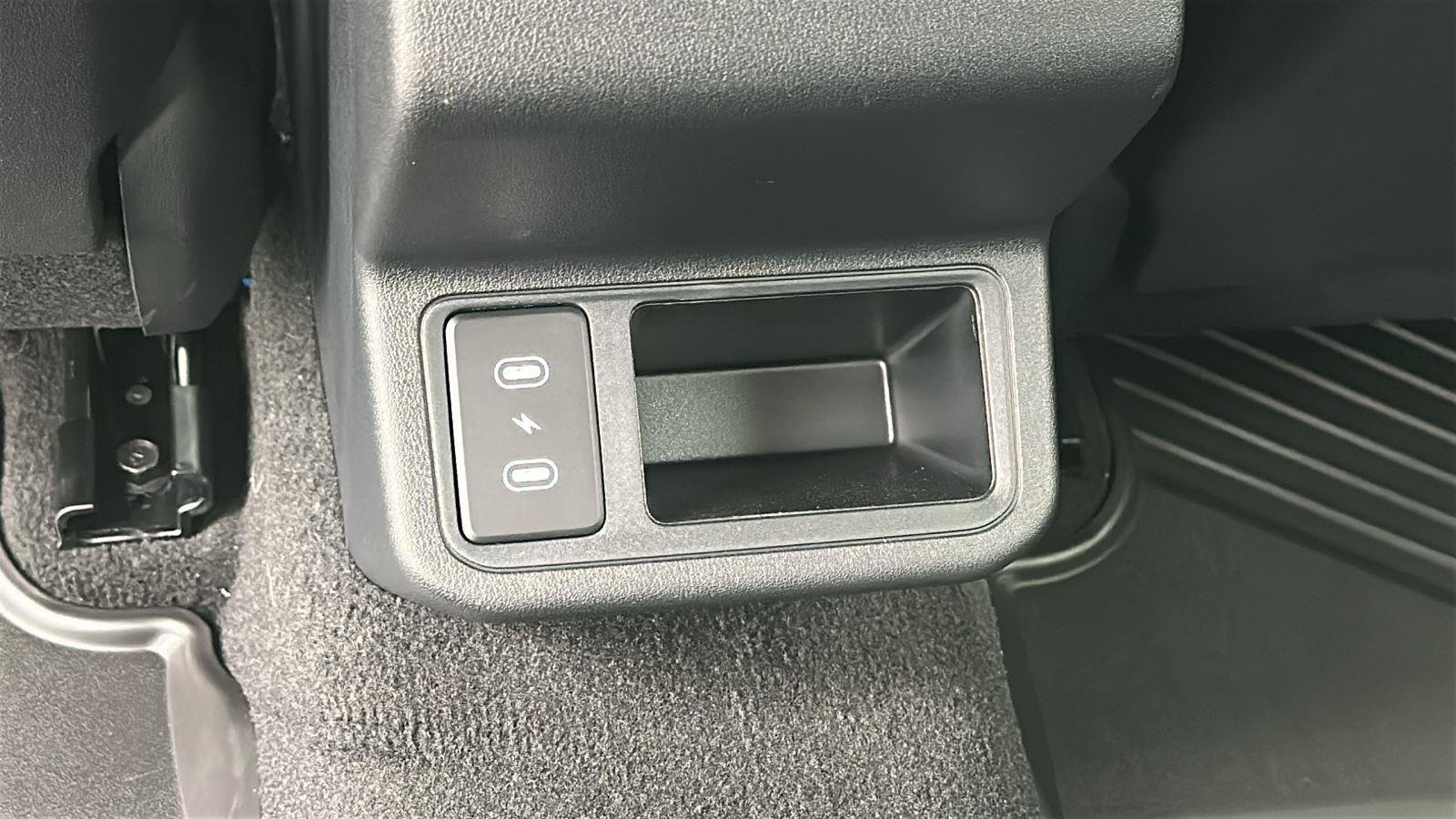 Used 2025 Aurora Black Pearl Kia LXS image 28
