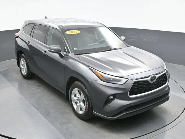 2022 Toyota Highlander LE - Photo 14