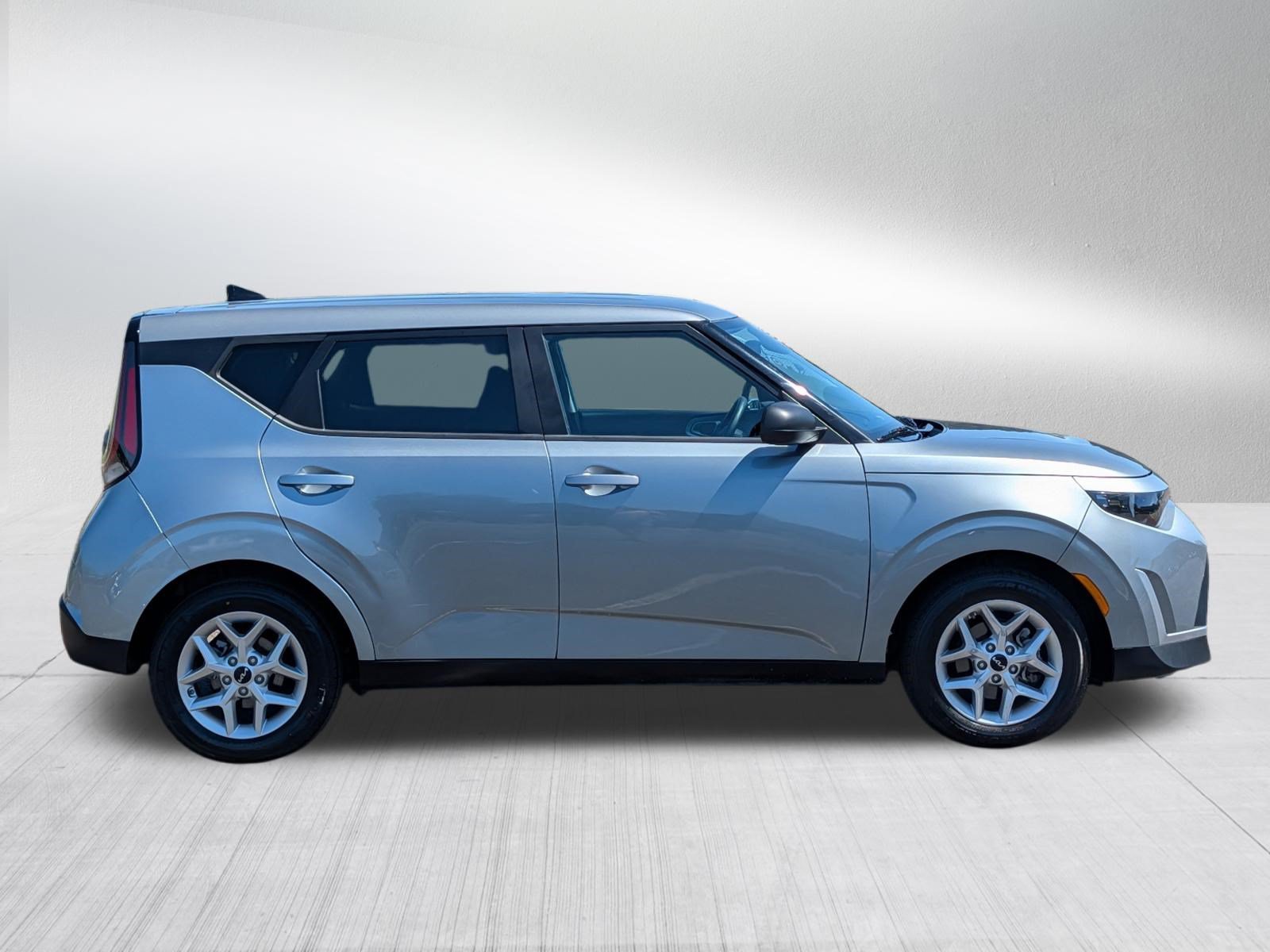 Certified Used 2023 Steel Gray Kia LX image 8
