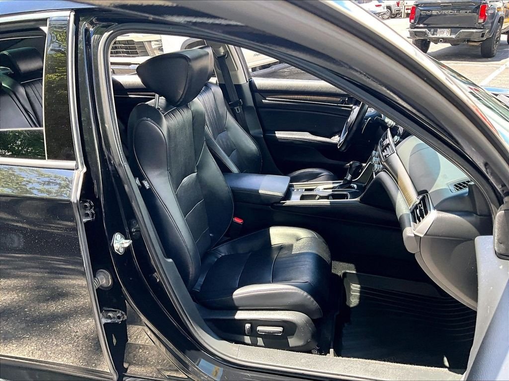Used 2018 Black Honda Touring image 11