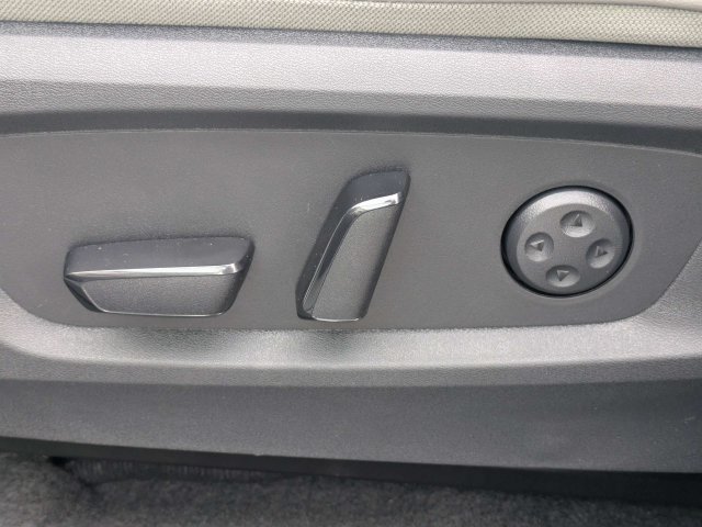 New 2027 RADIANT WHITE INFINITI Luxe AWD image 21