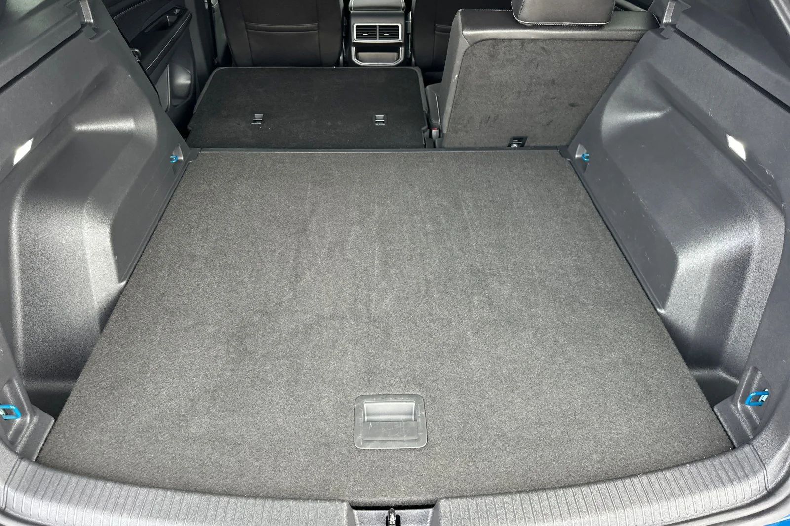 Used 2026  Volkswagen SE w/Technology image 16