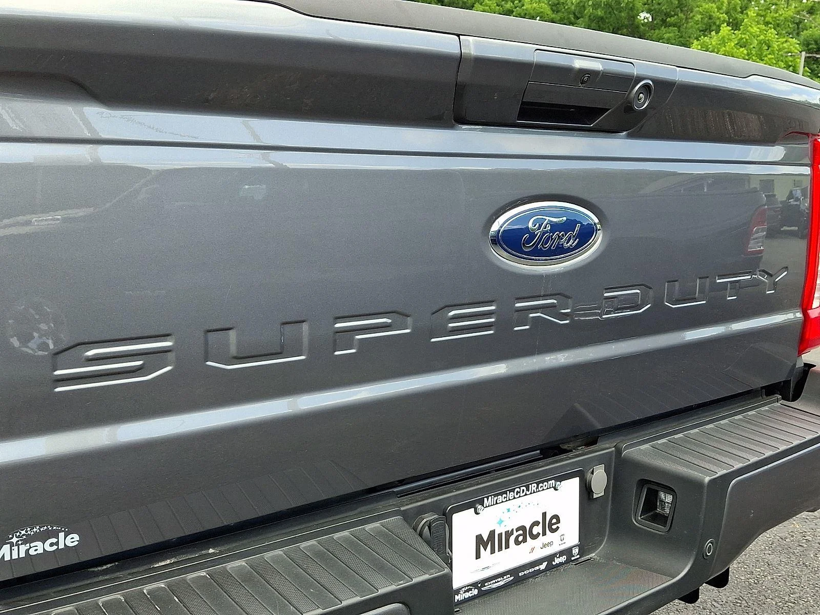 Used 2024 Carbonized Gray Metallic Ford LARIAT image 31