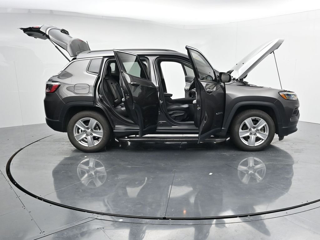 Used 2022 Gray Jeep Latitude image 42