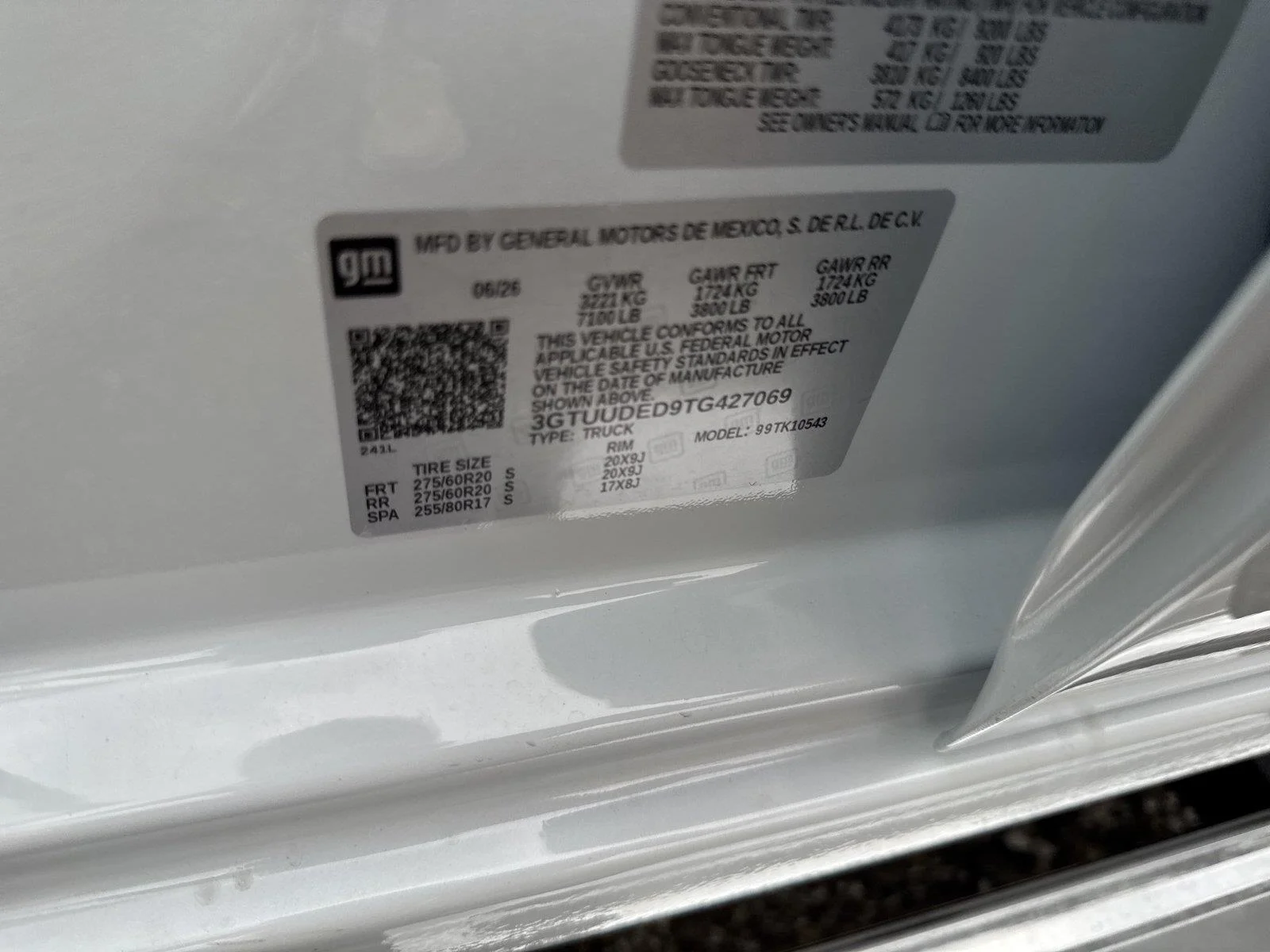 New 2026 Glacier White Tricoat GMC SLT image 40