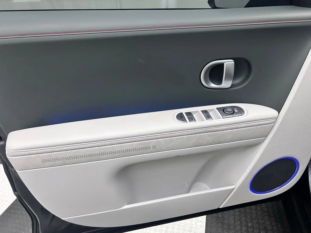Used 2023 Gray Hyundai SEL image 10