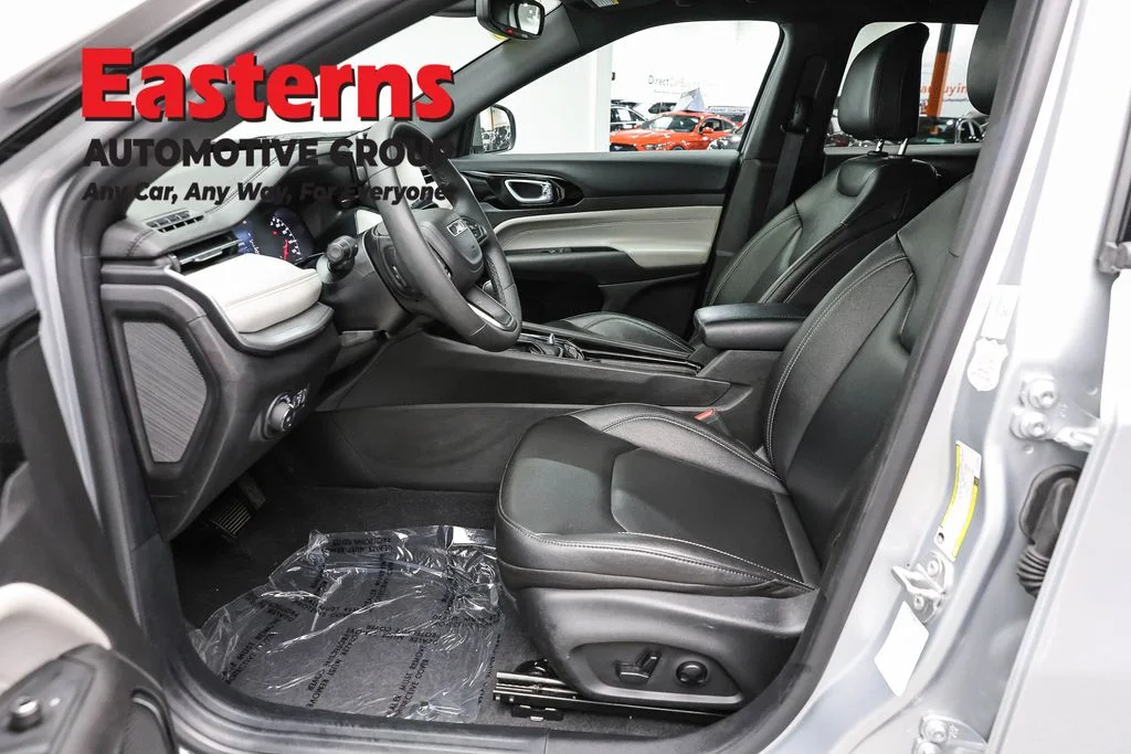 Used 2025 Silver Jeep Limited image 14