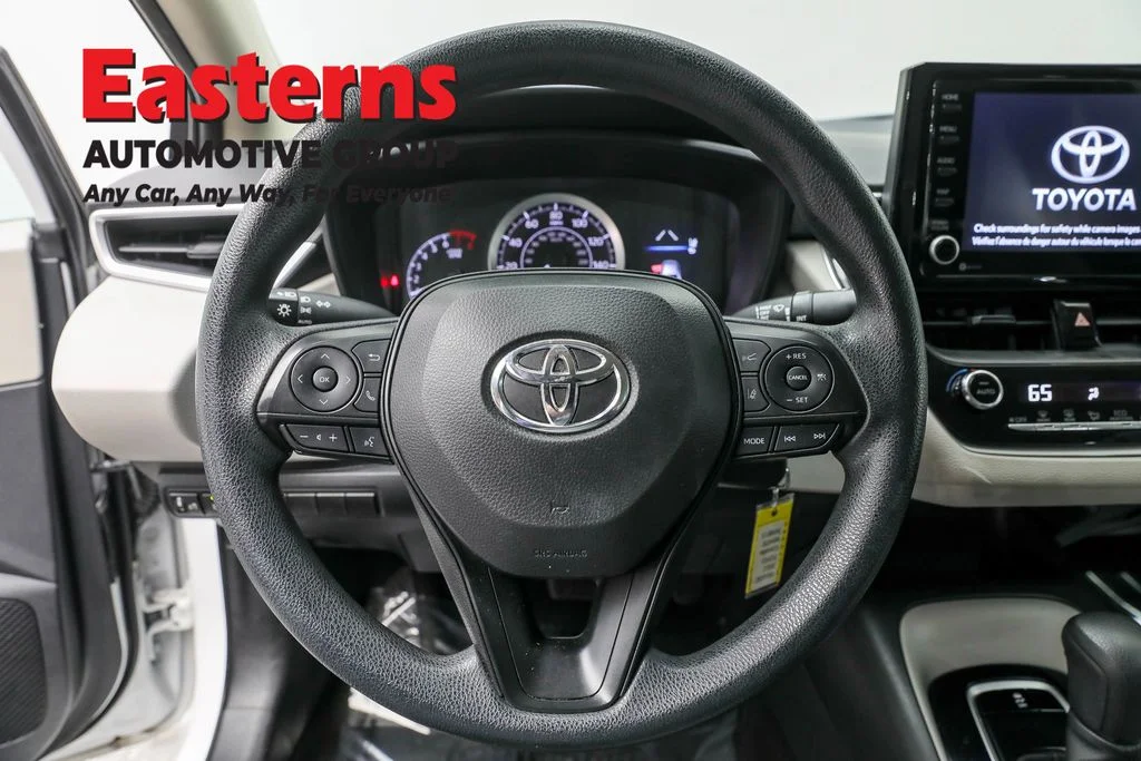 Used 2022 White Toyota LE image 10