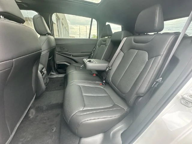 New 2026 Bright White Clear-Coat Exterior Paint Jeep Overland image 24