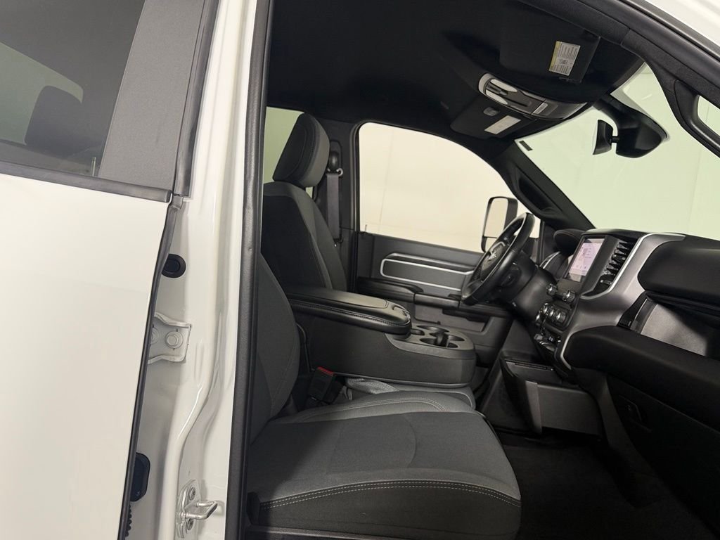 Used 2022 White Ram Big Horn image 30