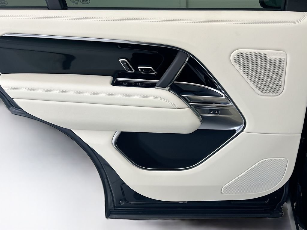New 2026 Santorini Black Land Rover SE image 25