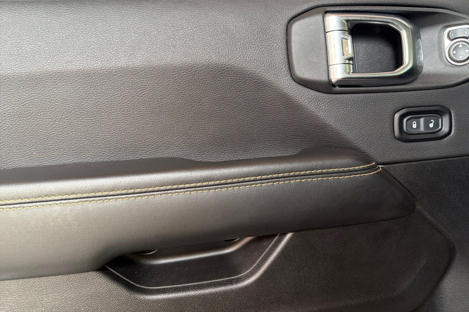 2024 Jeep Wrangler 4-Door Sahara - Photo 12