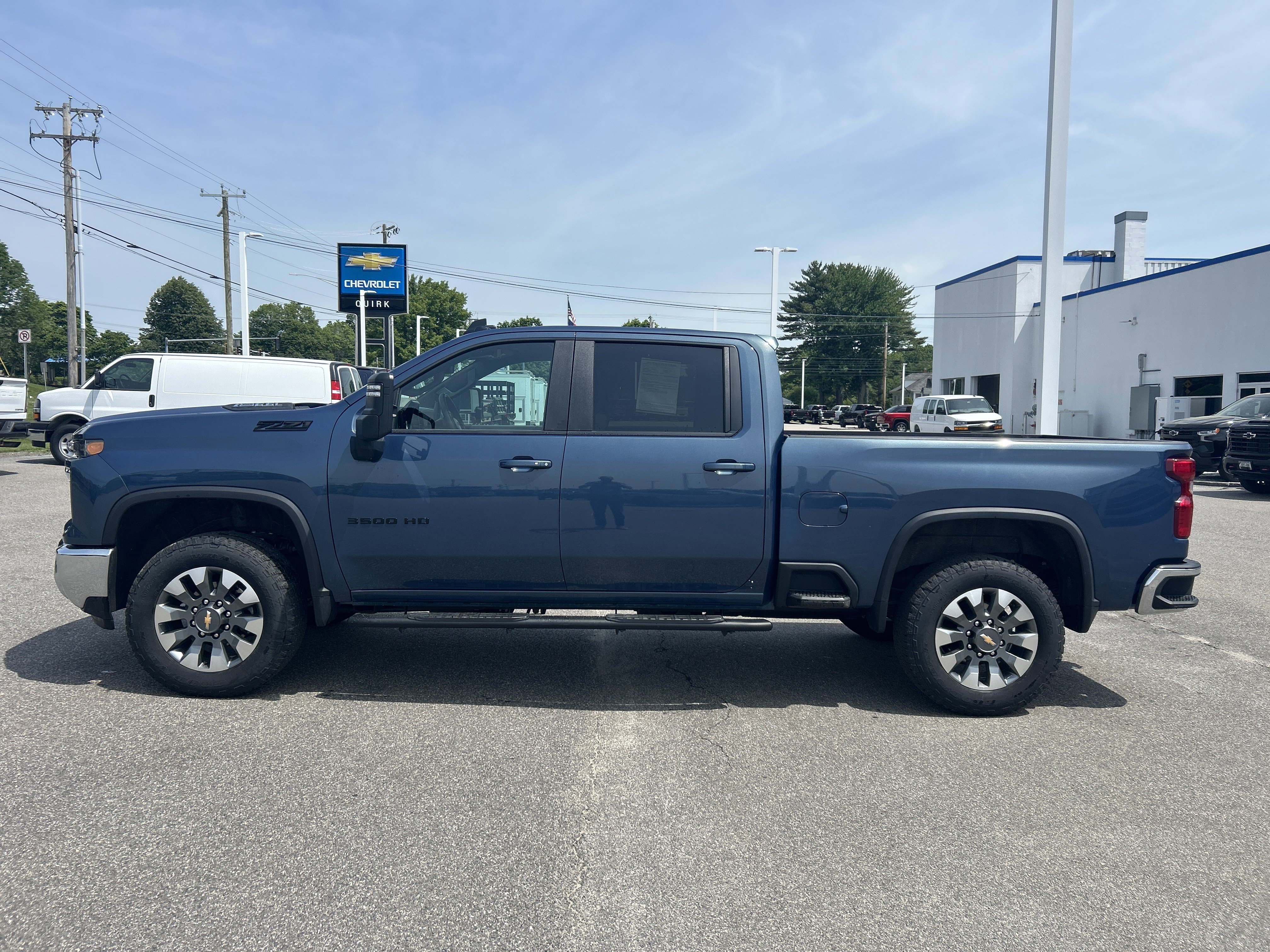 Used 2025 Lakeshore Blue Metallic Chevrolet LT image 6
