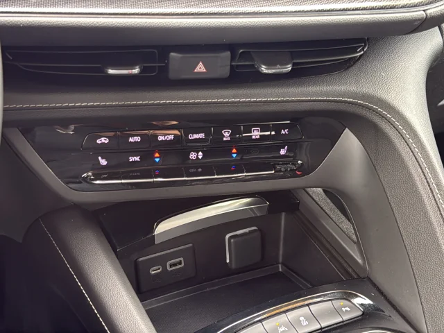 Used 2022 White Buick Preferred image 21