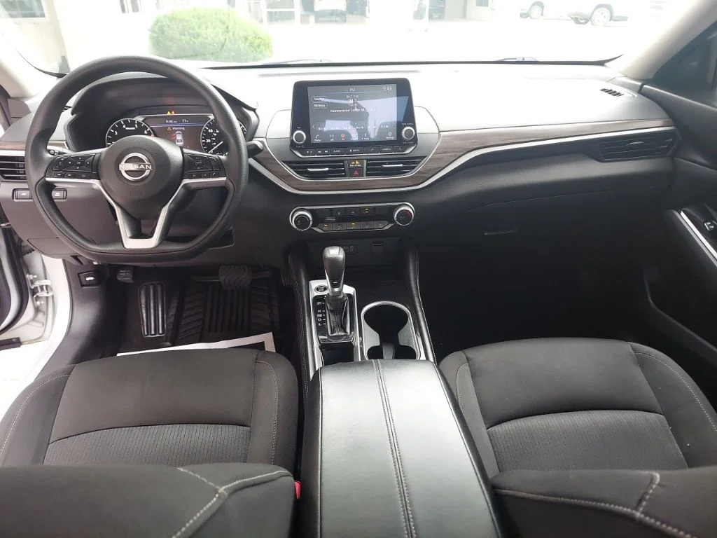 Used 2023 Silver Nissan 2.5 SV image 18