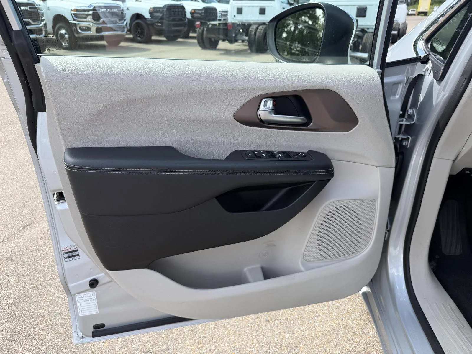Used 2023 Silver Mist Clearcoat Chrysler LX image 13