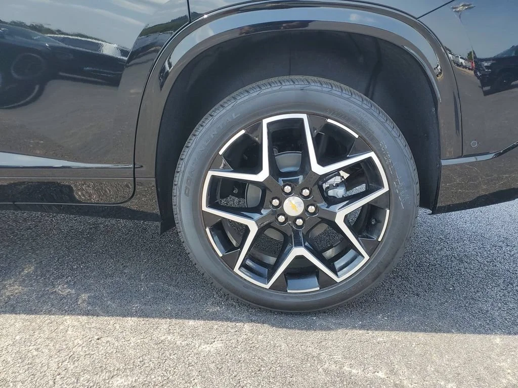 New 2026 Mosaic Black Metallic Chevrolet High Country image 37