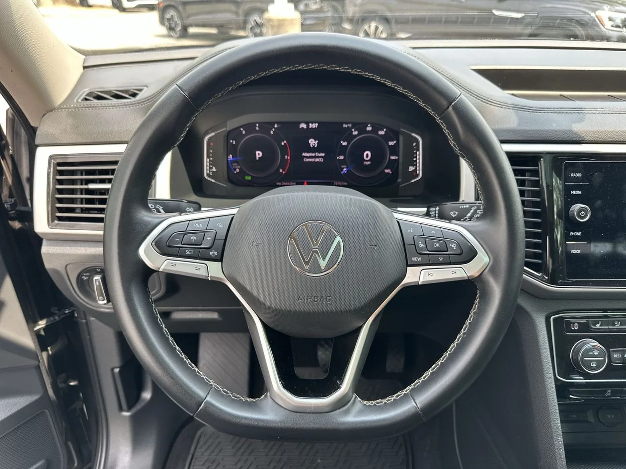 Used 2022 Gray Volkswagen 3.6L V6 SE w/Technology image 16