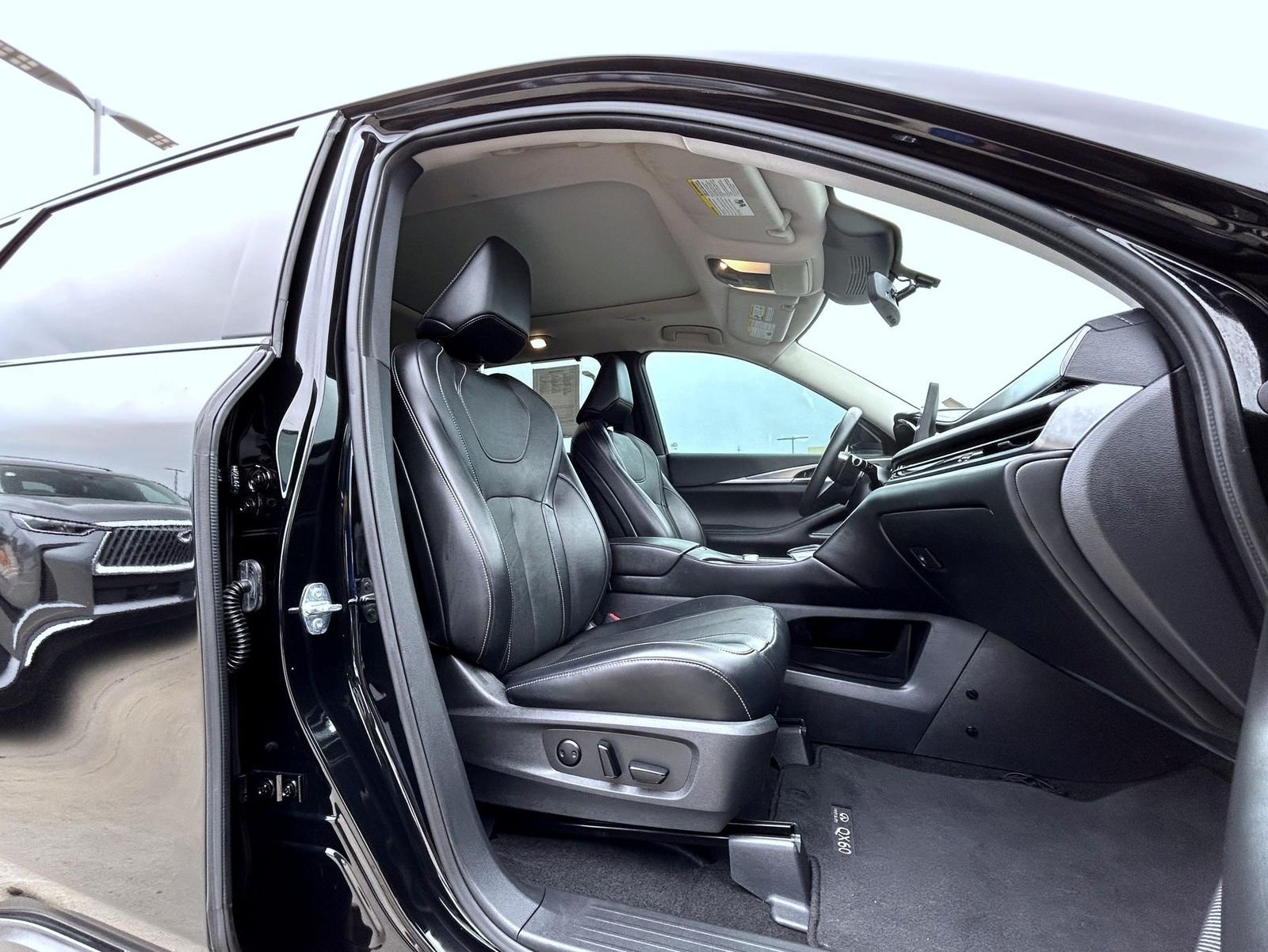 Certified Used 2023 Black INFINITI LUXE image 15
