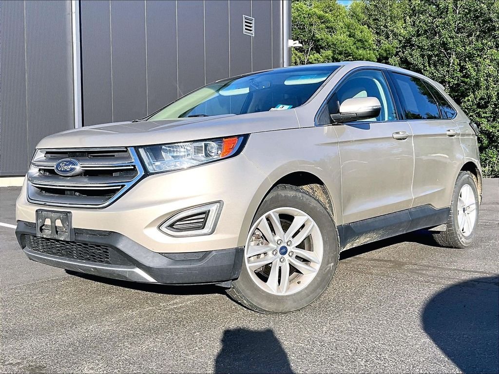 Used 2018 Gold Ford SEL image 3