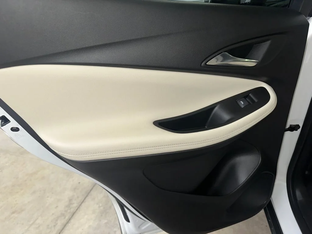 Certified Used 2023 WHITE FROST TRICOAT Buick Essence image 19