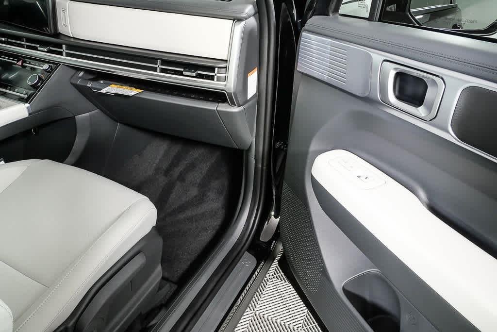 New 2026 Shimmering Silver Hyundai SE image 69