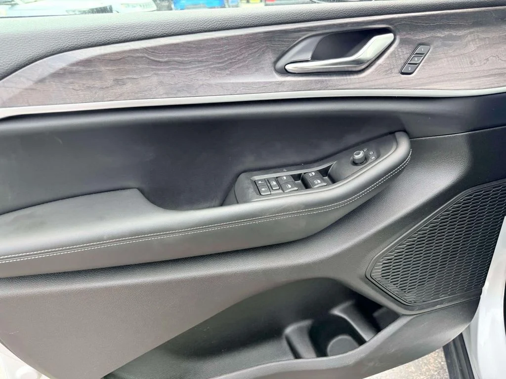 Used 2024 Silver Jeep Limited image 13