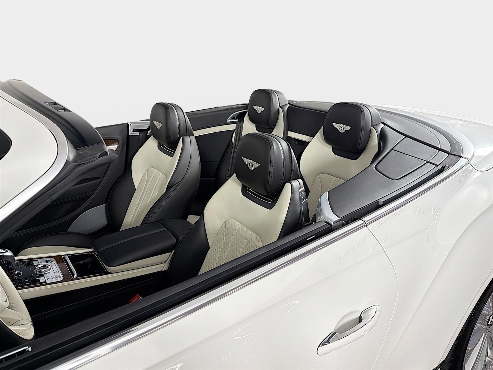 Used 2022 White Bentley V8 image 14
